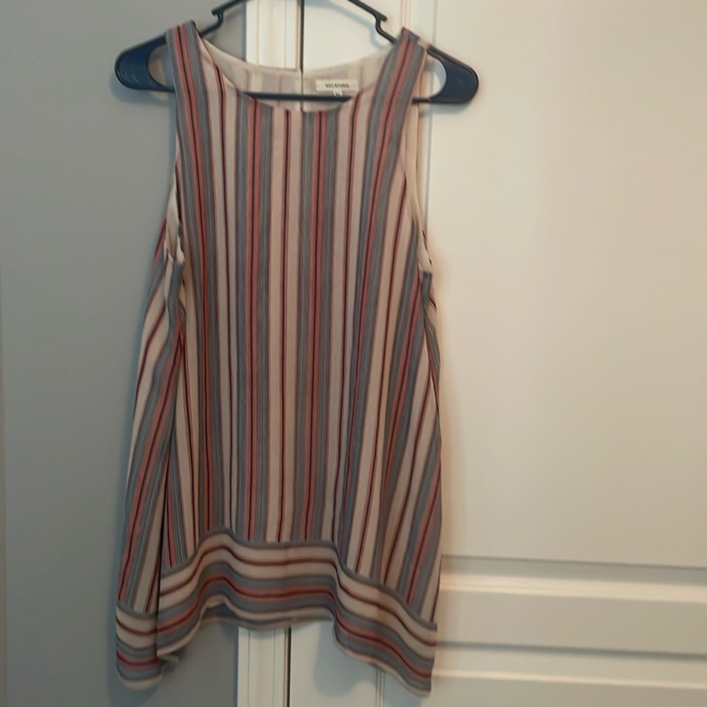 Women’s striped sleeveless crème /striped blouse.Size‎ M/ Max Studio